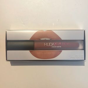Huda Beauty Liquid Matte Ultra-Comfort Transfer-proof Lipstick